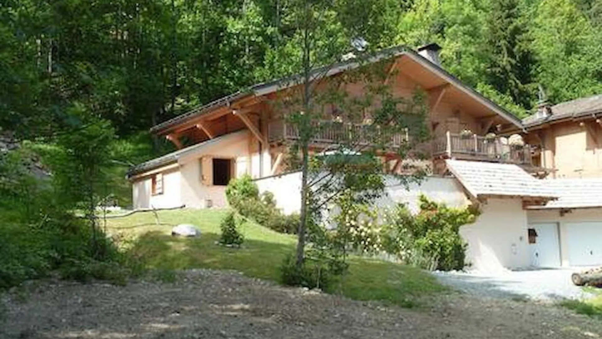 Apartment Betulle - 2Bedroom - Patio Facing Mont-Blanc Range Les Houches France